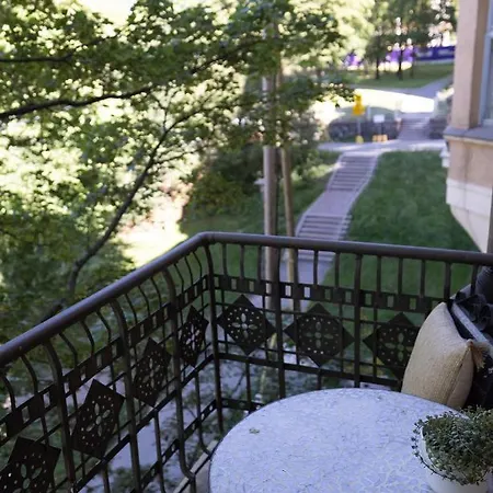2ndhomes City Center 2br By The Finnish National Theatre With Balcony And Park View Lägenhet *